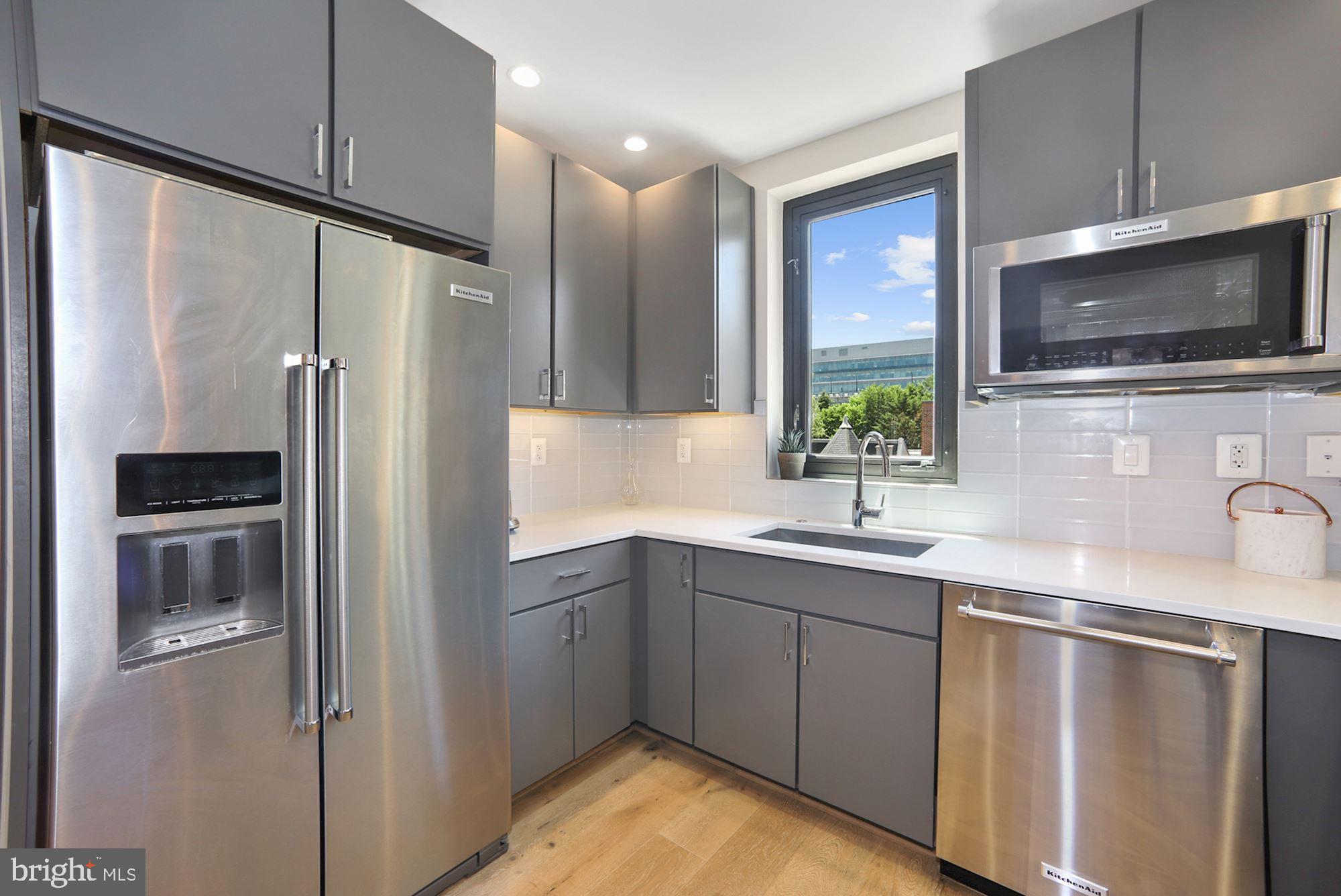 301 H STREET NE 305