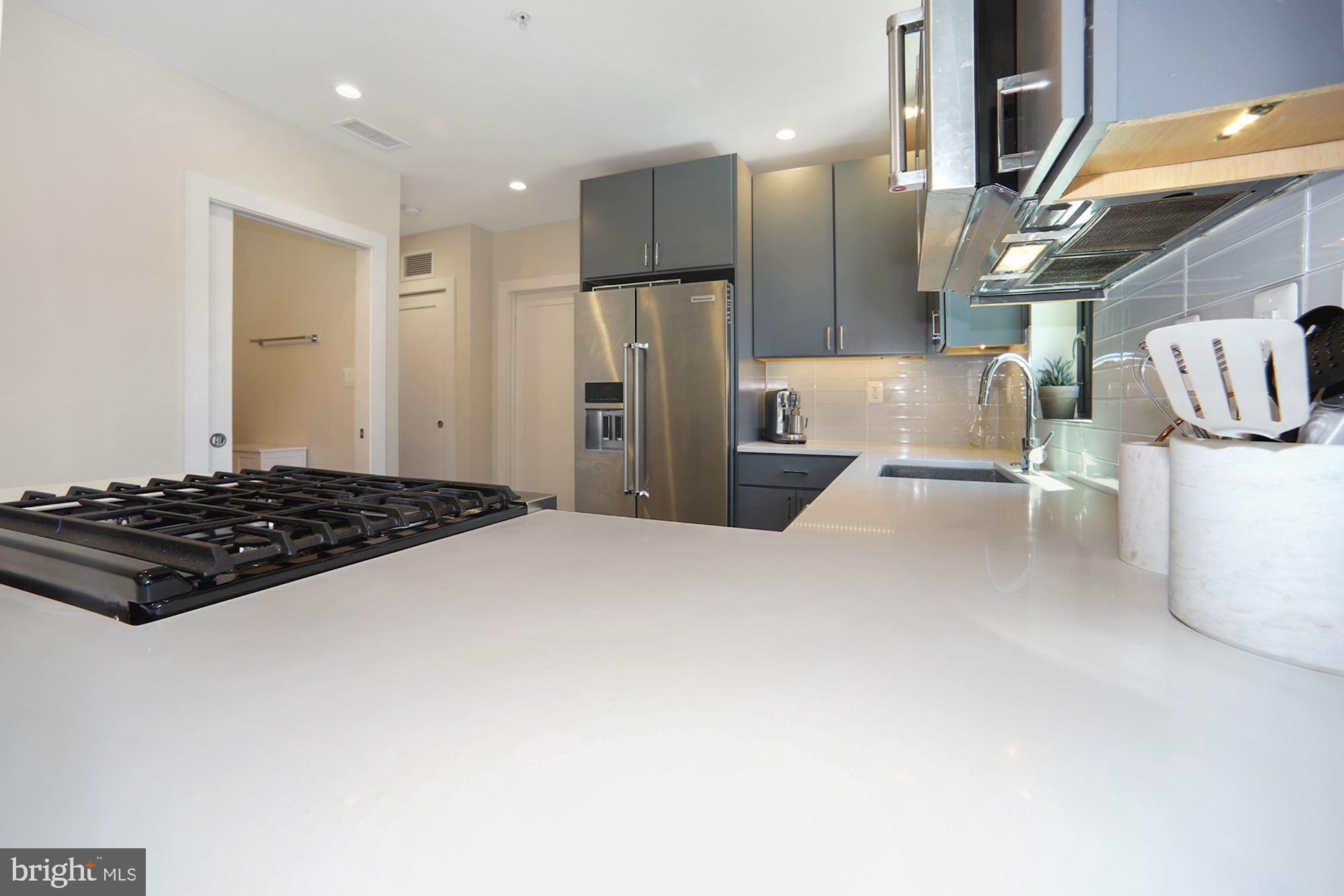 301 H STREET NE 305