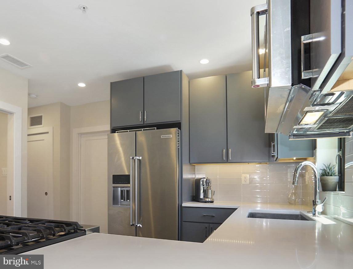 301 H STREET NE 305