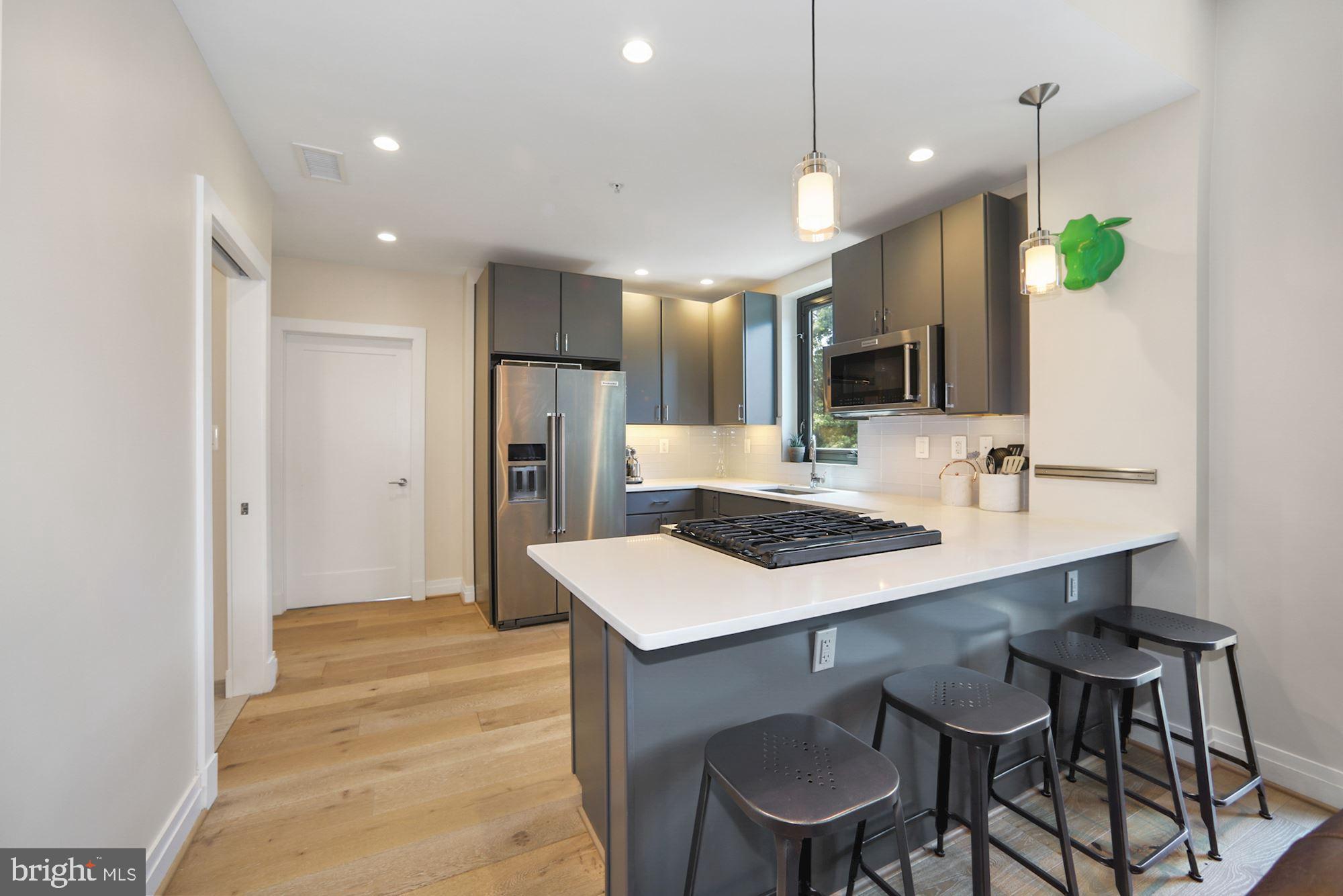 301 H STREET NE 305