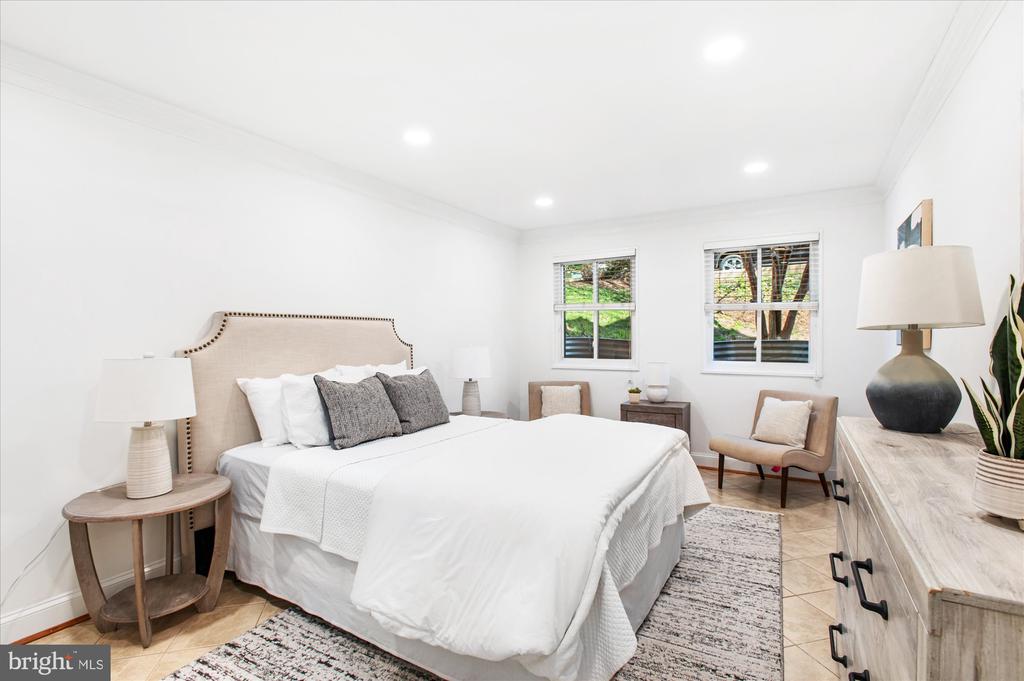 4545 MACARTHUR BOULEVARD NW G2