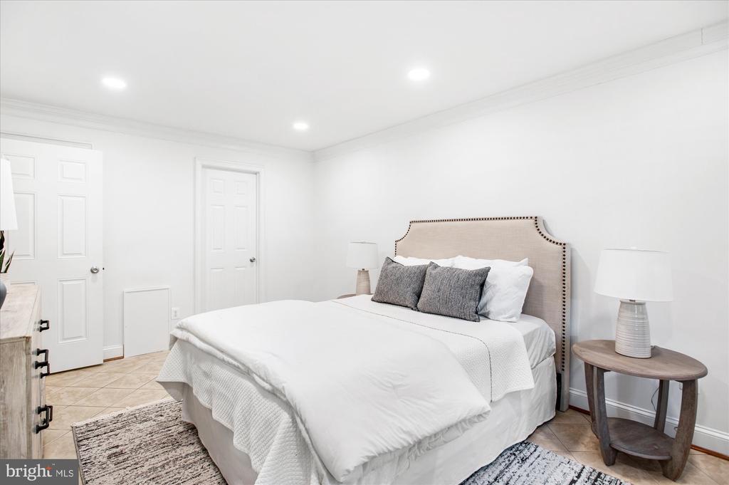 4545 MACARTHUR BOULEVARD NW G2