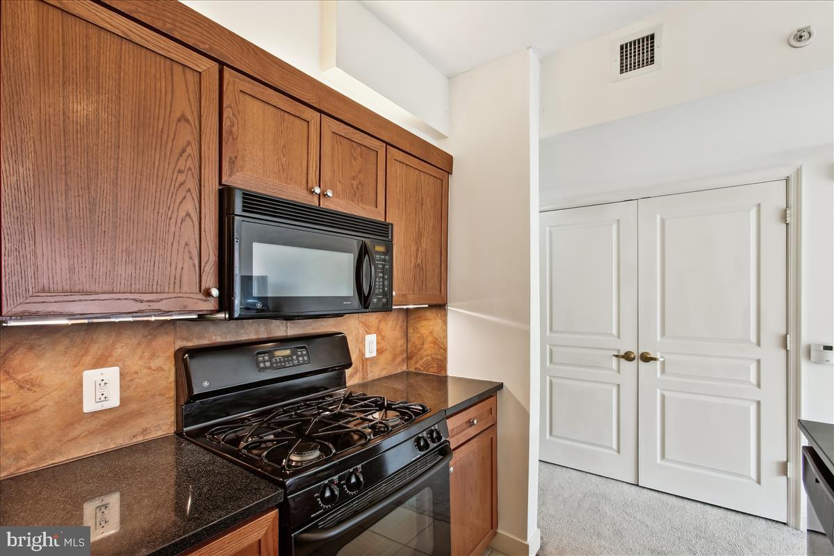 616 E STREET NW 1208