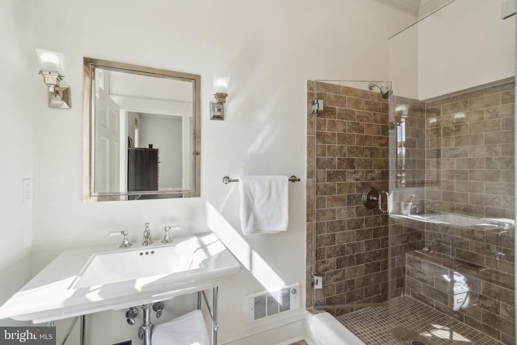 1250 31ST STREET NW