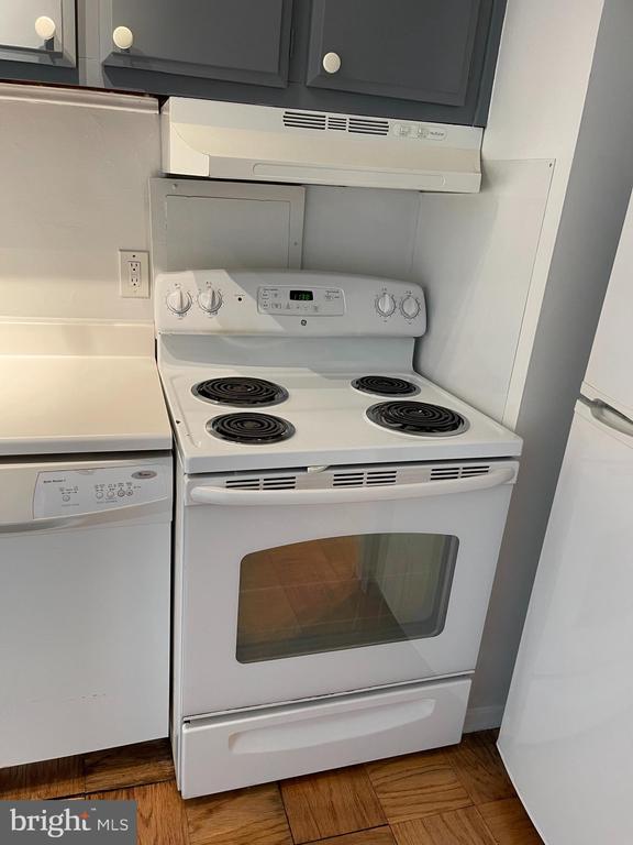 1435 4TH STREET SW B702