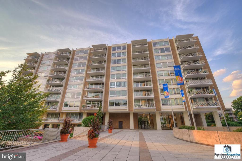 1435 4TH STREET SW B702