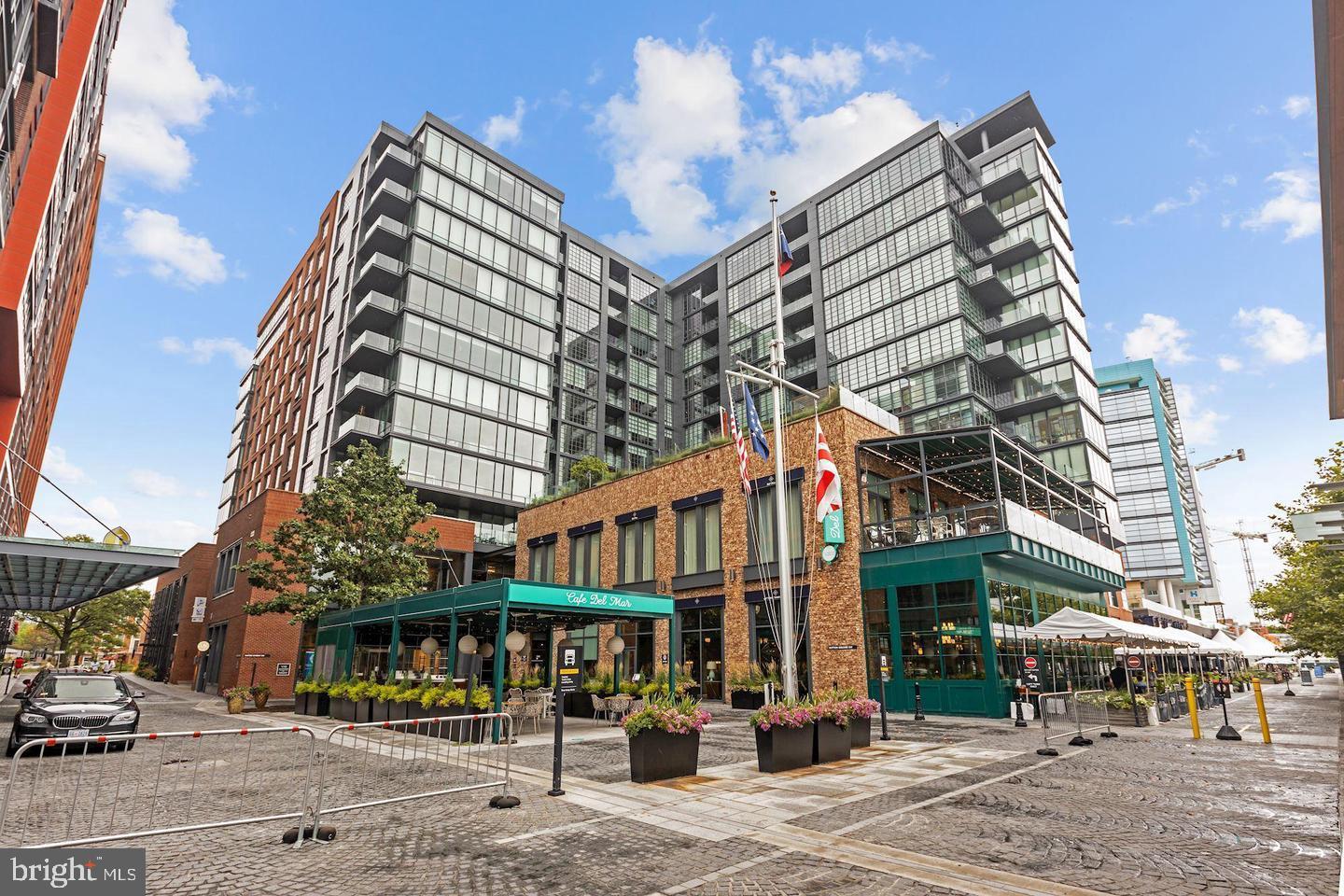 1435 4TH STREET SW B702