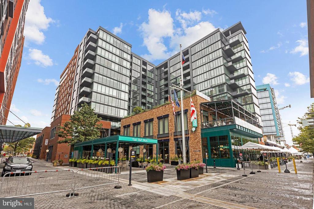 1435 4TH STREET SW B702