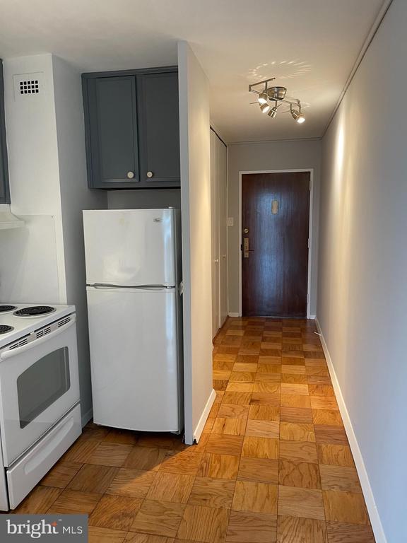 1435 4TH STREET SW B702