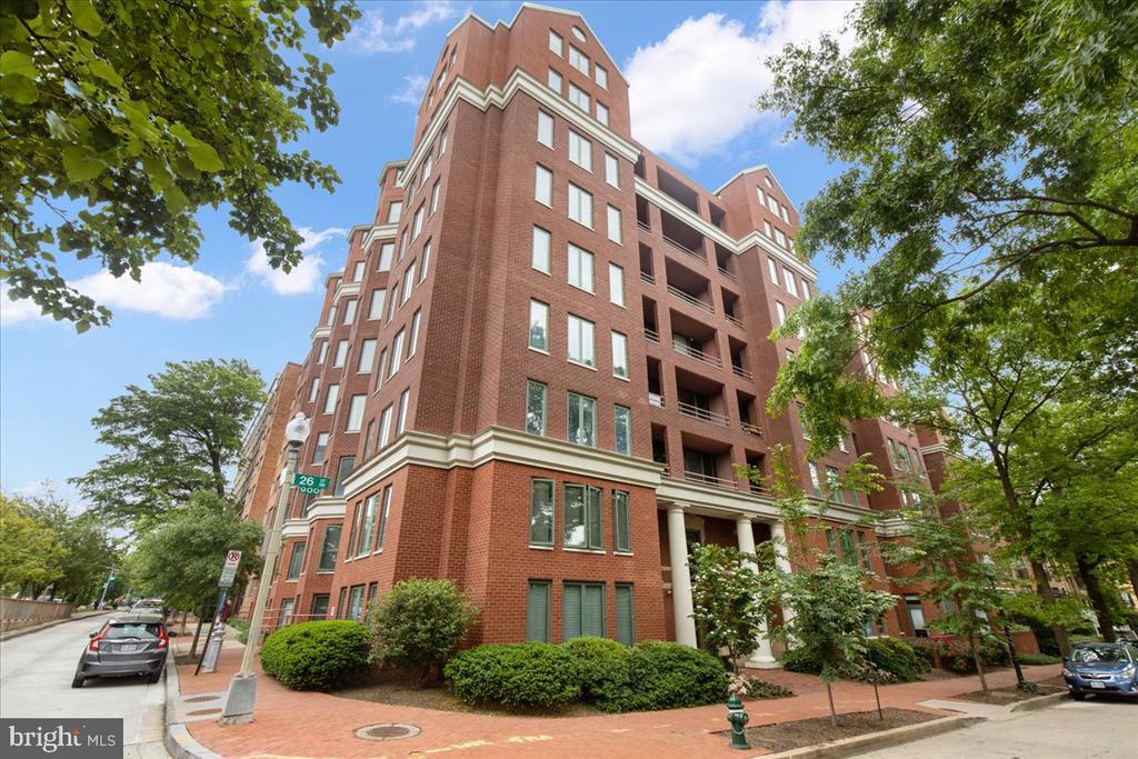 955 26TH STREET NW 106