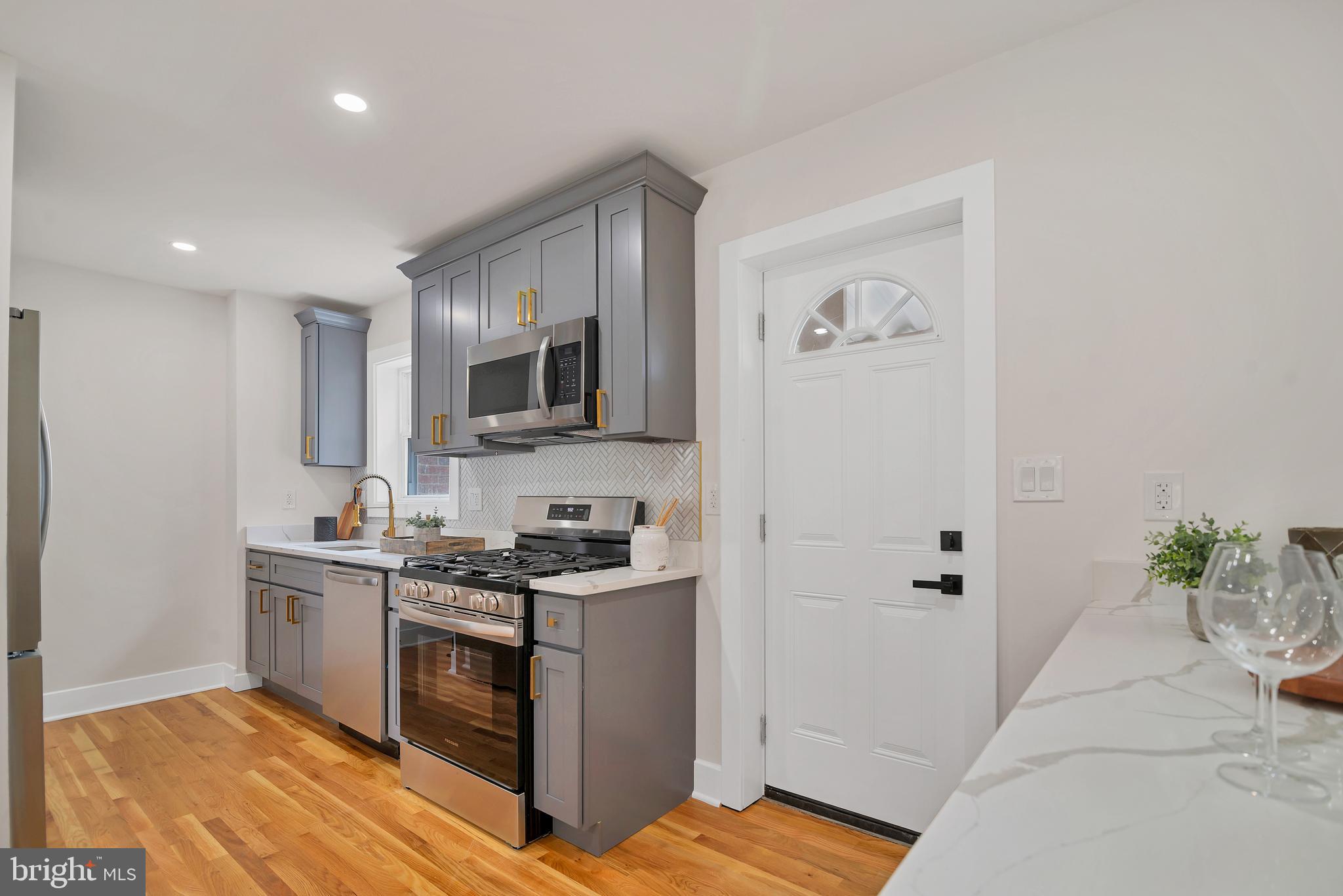5008 11TH STREET NE