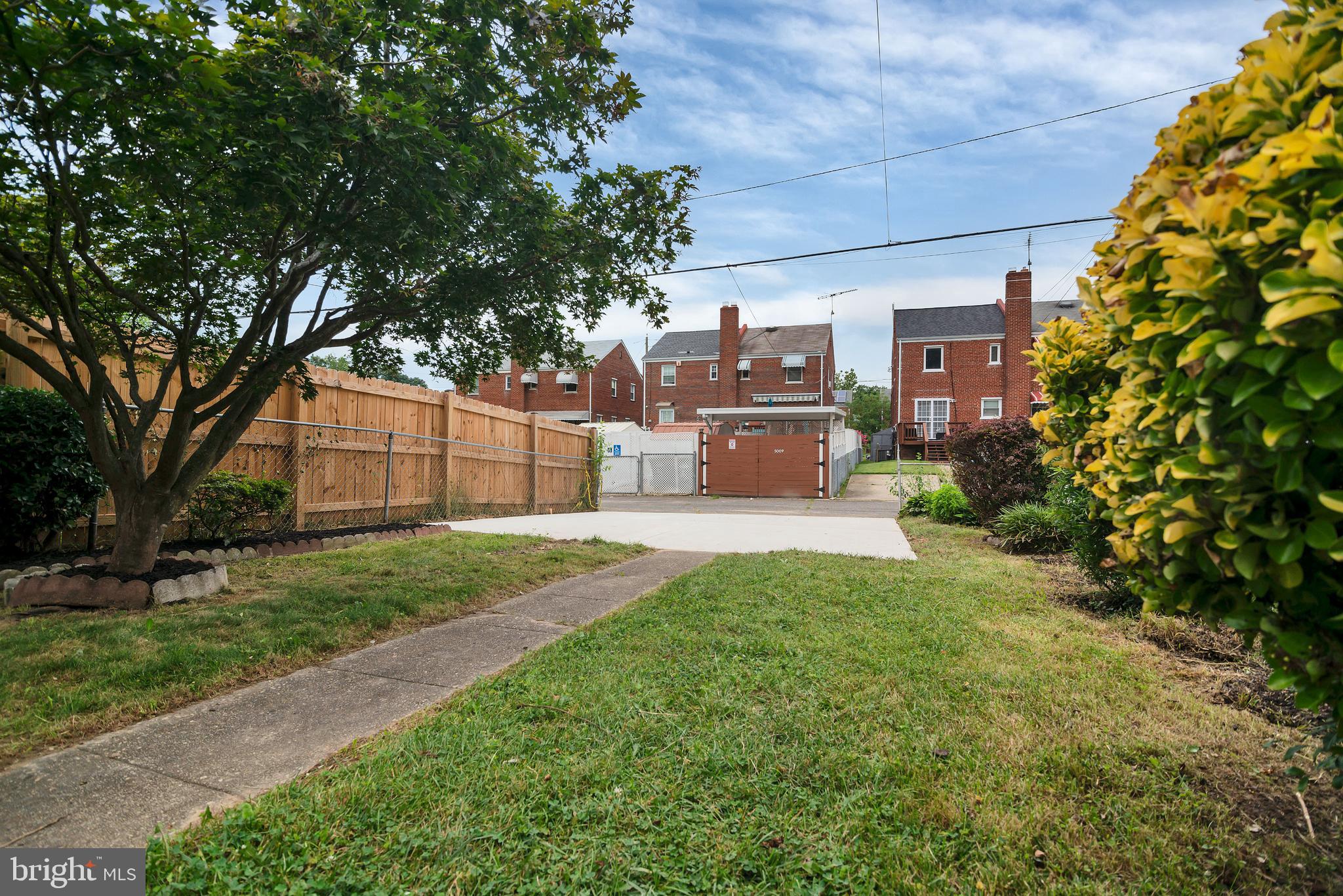 5008 11TH STREET NE
