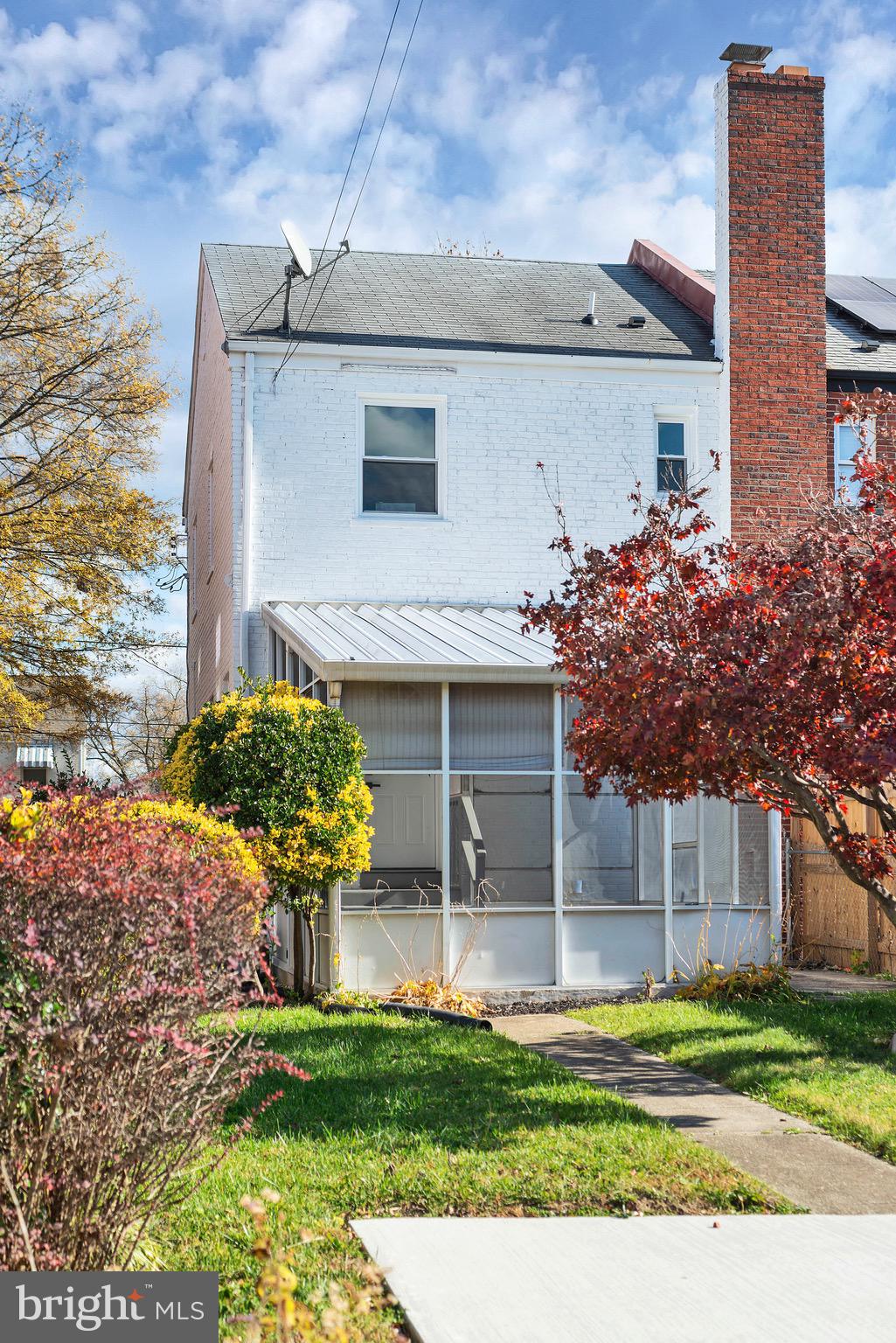 5008 11TH STREET NE
