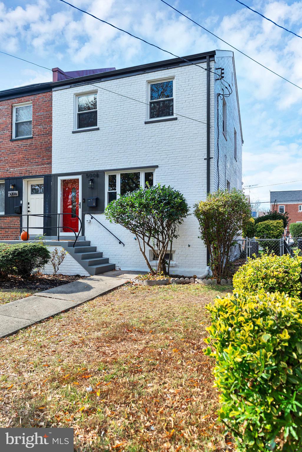 5008 11TH STREET NE