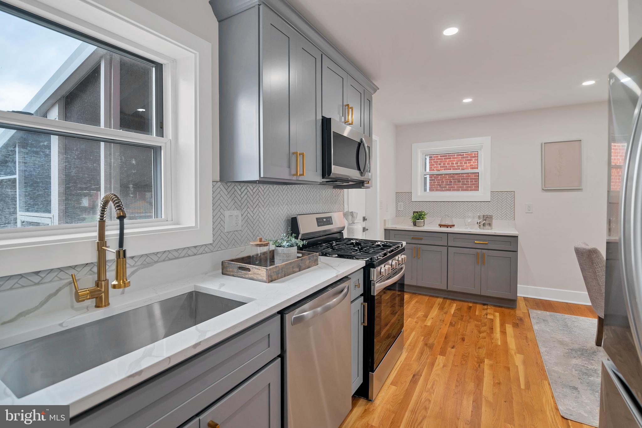 5008 11TH STREET NE