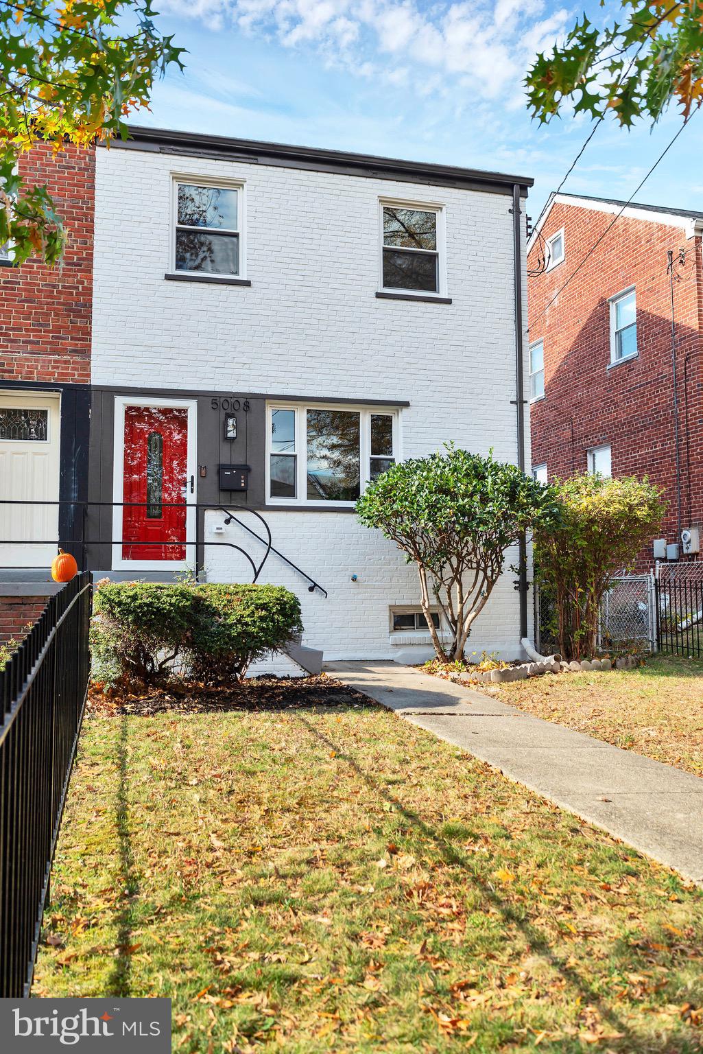 5008 11TH STREET NE
