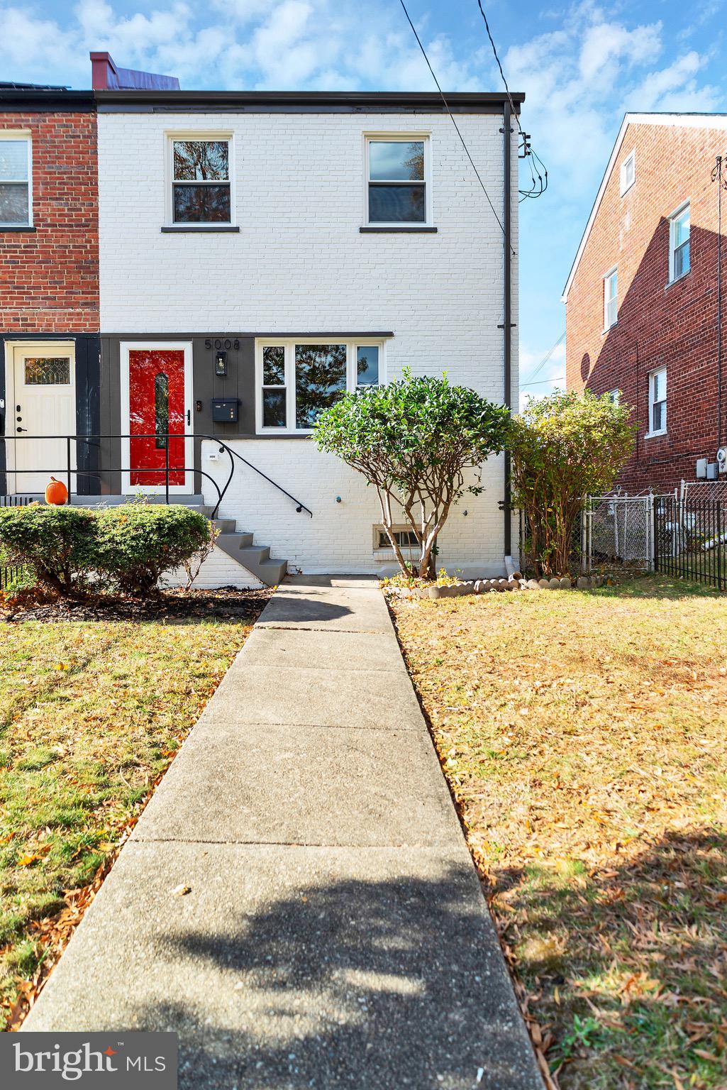5008 11TH STREET NE