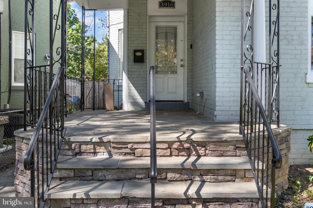 3916 5TH STREET NW