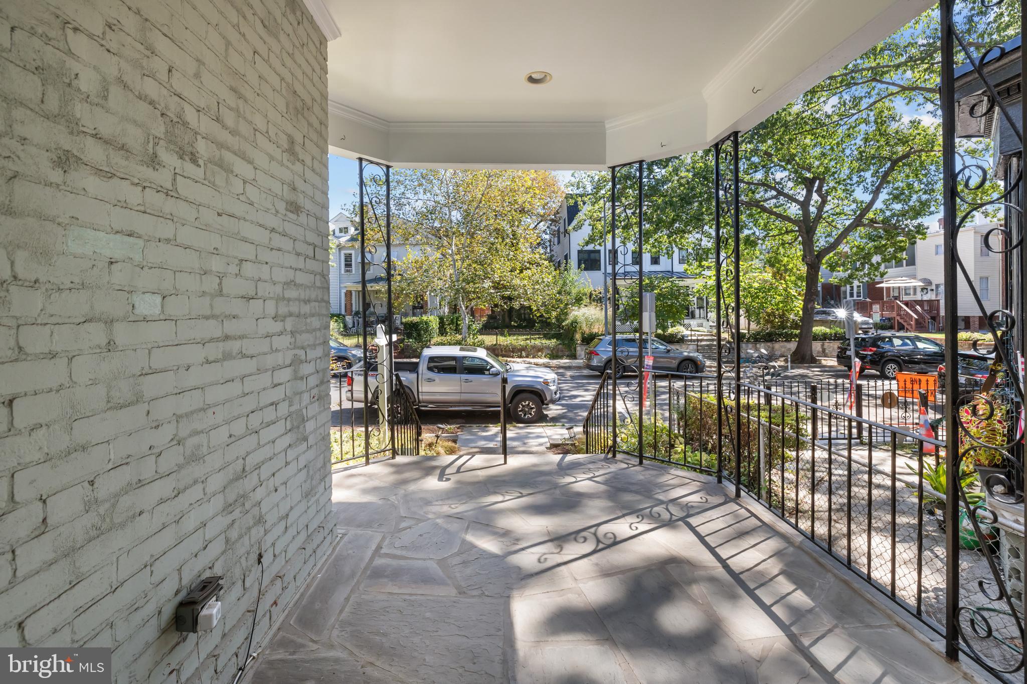 3916 5TH STREET NW