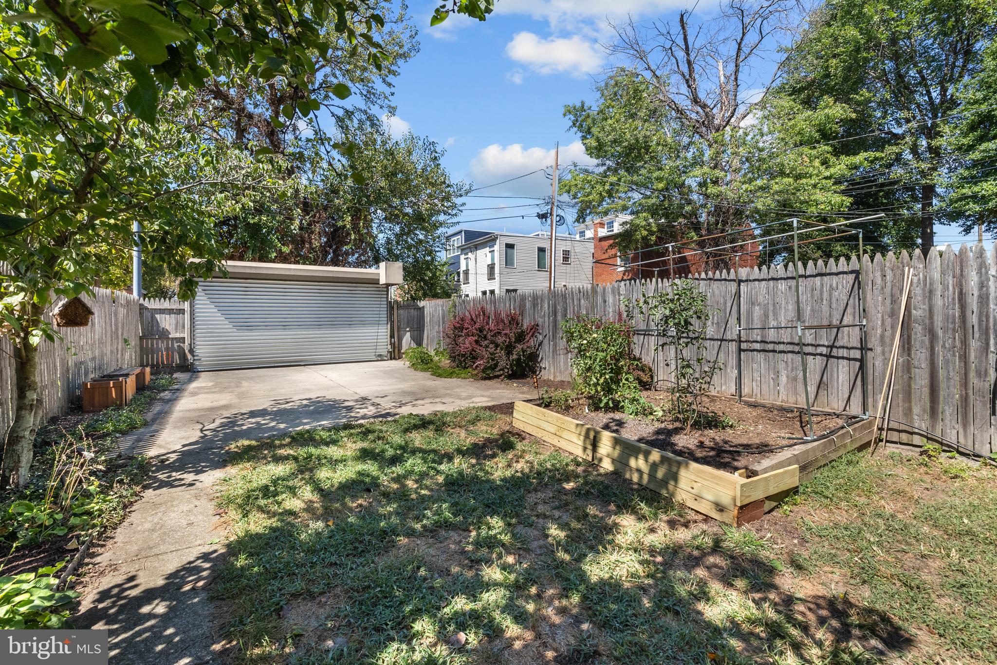3916 5TH STREET NW