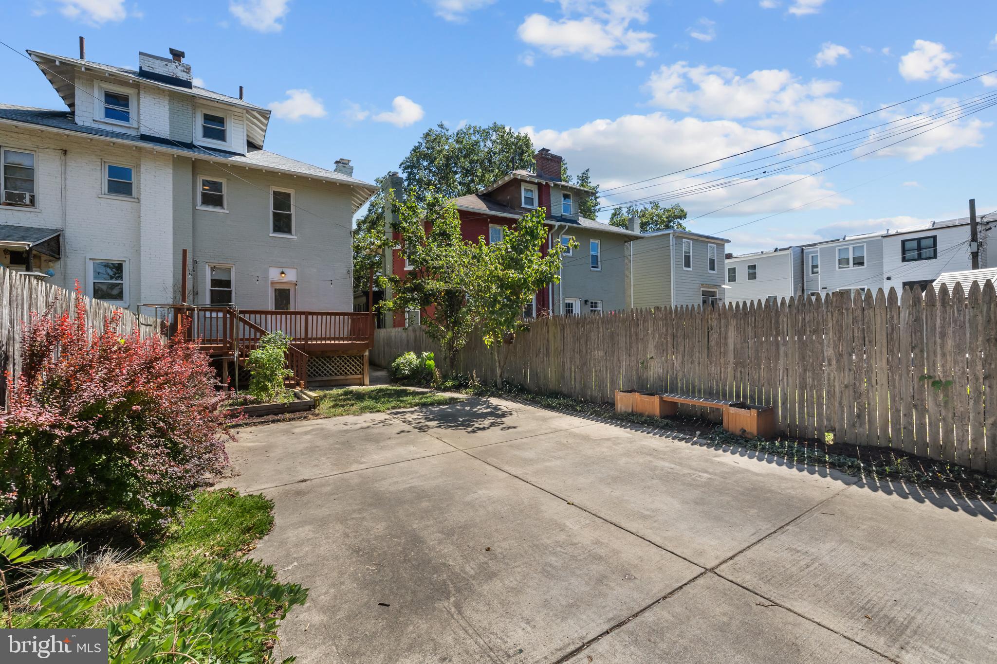 3916 5TH STREET NW