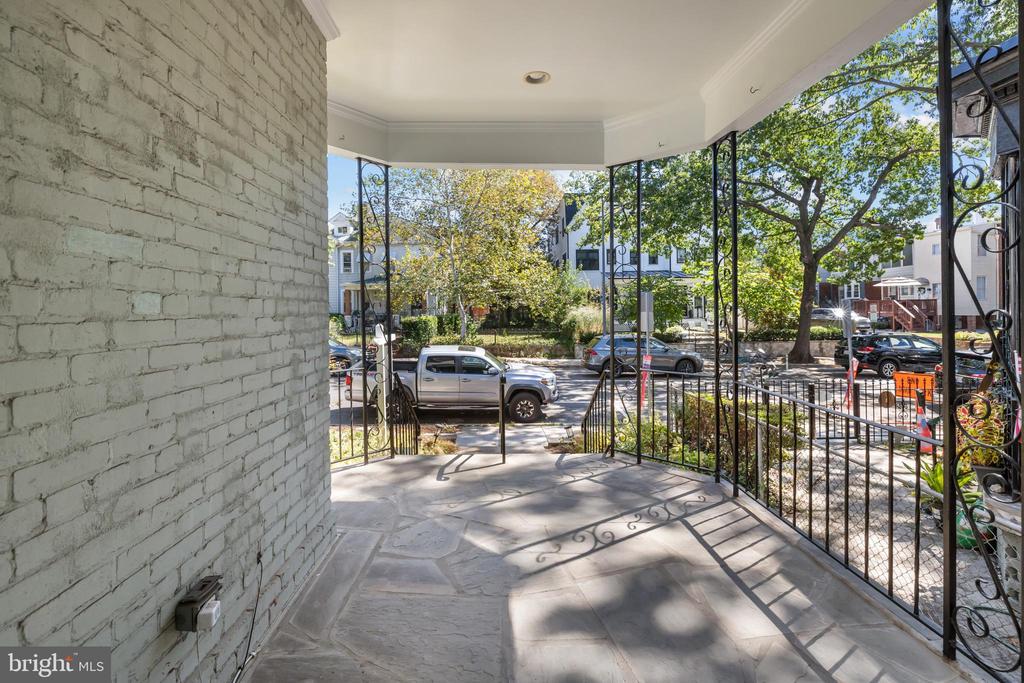 3916 5TH STREET NW