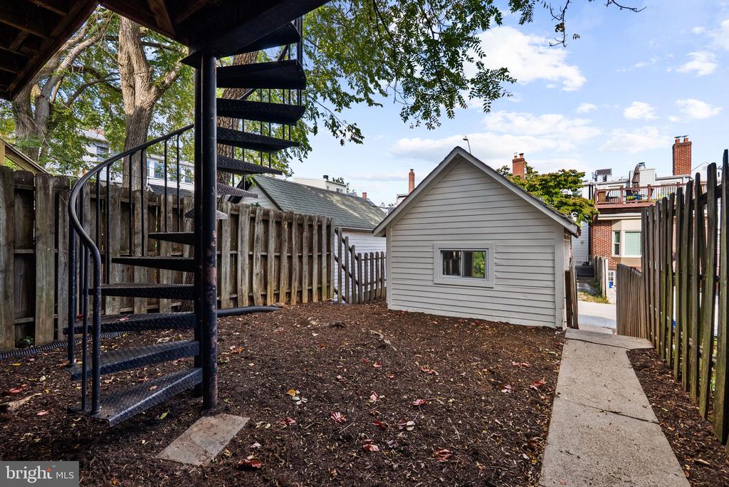 2305 39TH STREET NW