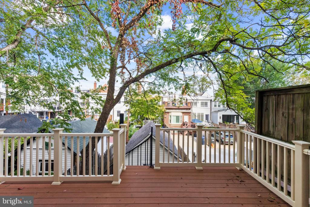 2305 39TH STREET NW