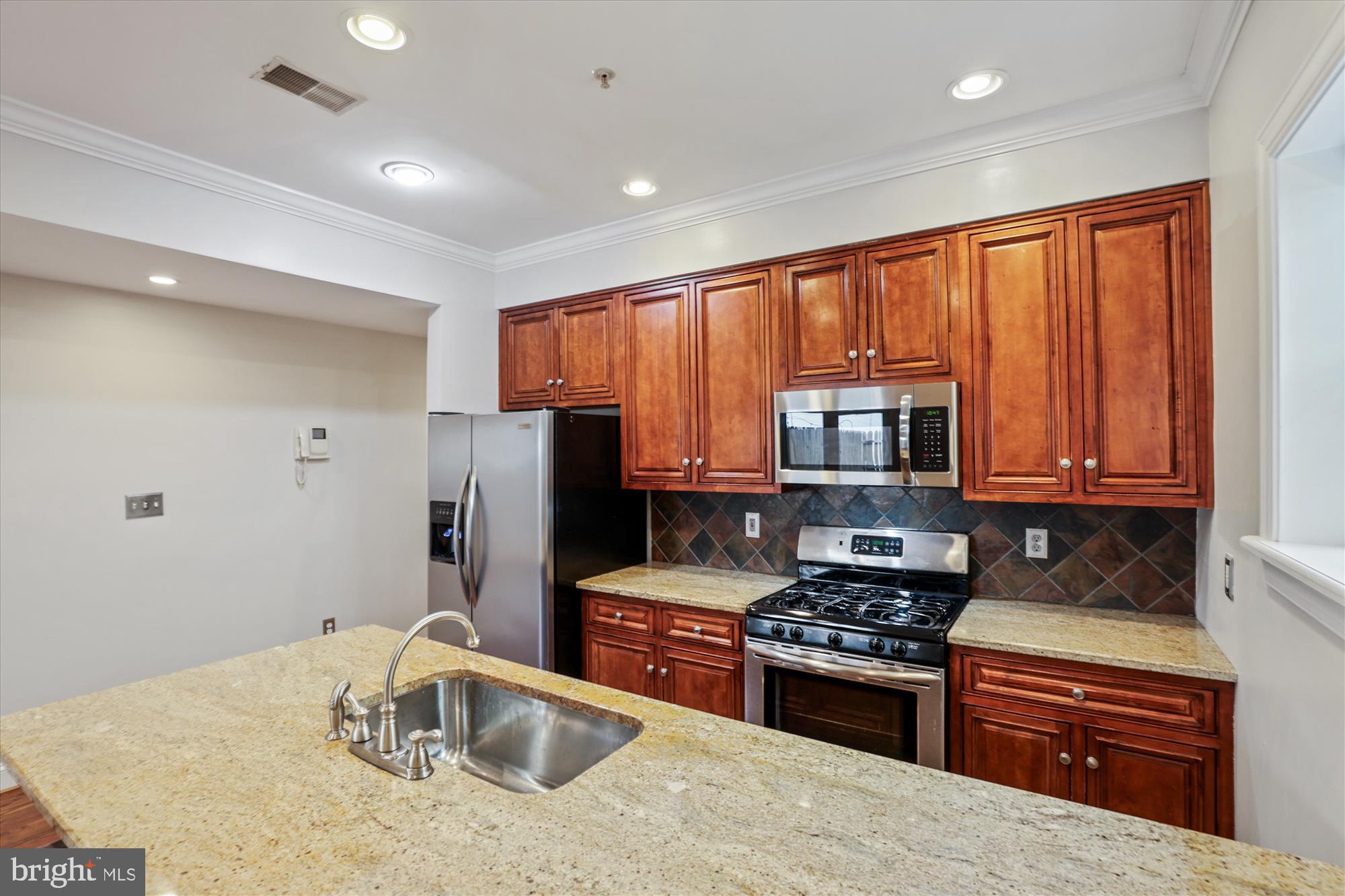 1116 C STREET NE 101