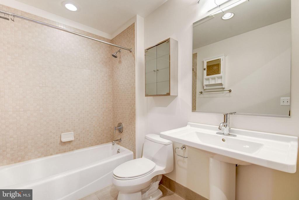 2125 14TH STREET NW 425