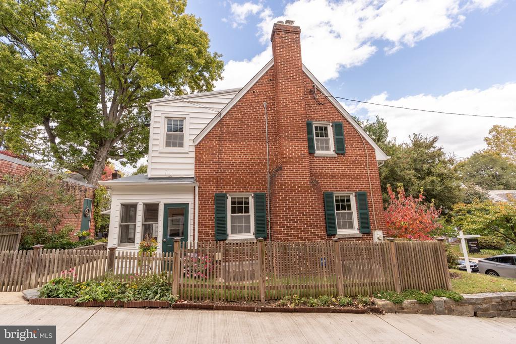 3051 LEGATION STREET NW