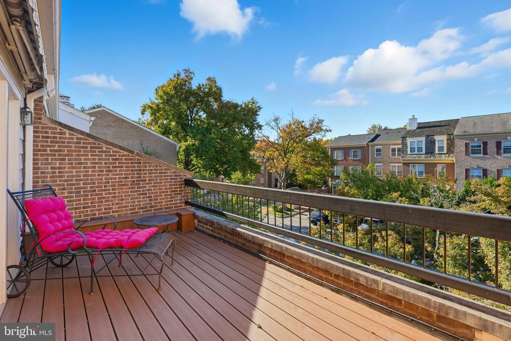4286 MASSACHUSETTS AVENUE NW