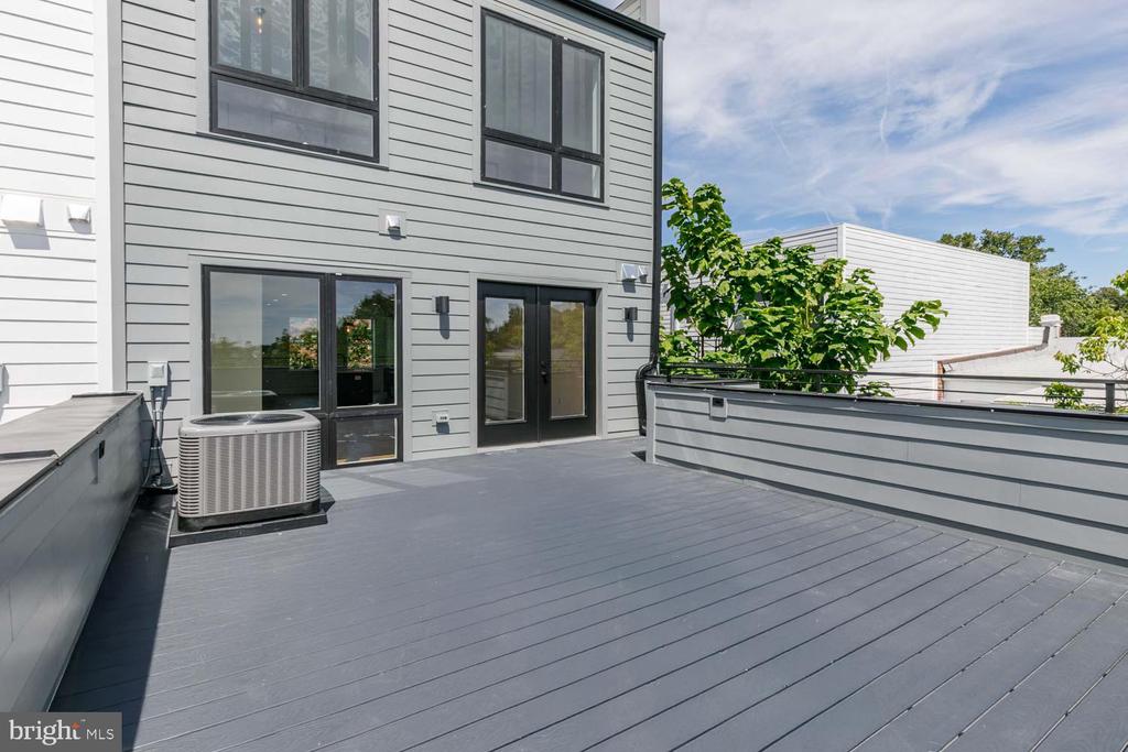 426 MANOR PLACE NW 3