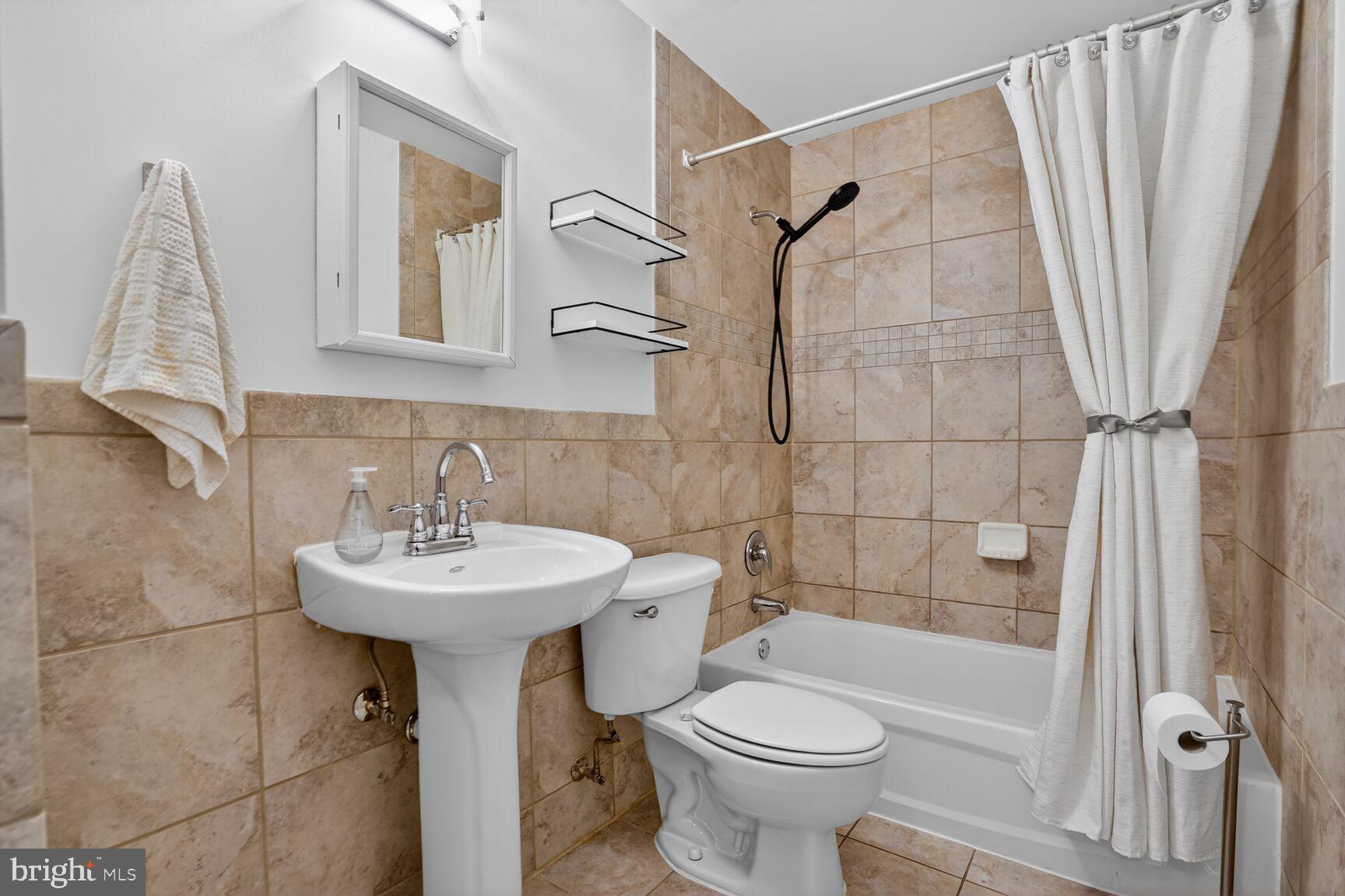 422 BUTTERNUT STREET NW T-3