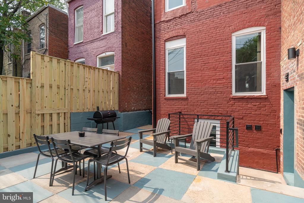 711 G STREET SE