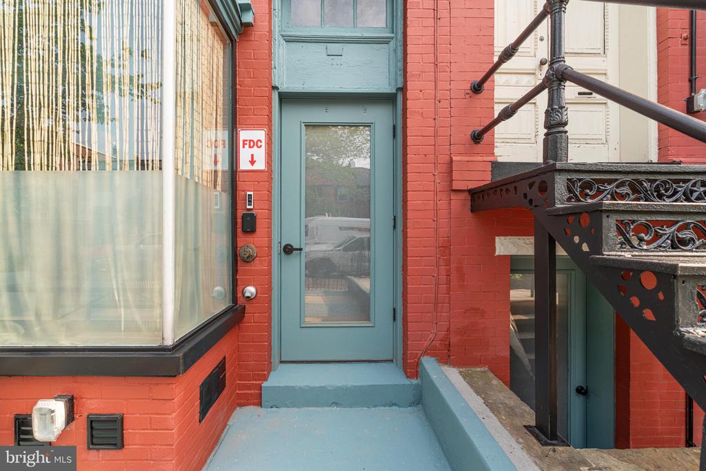 711 G STREET SE