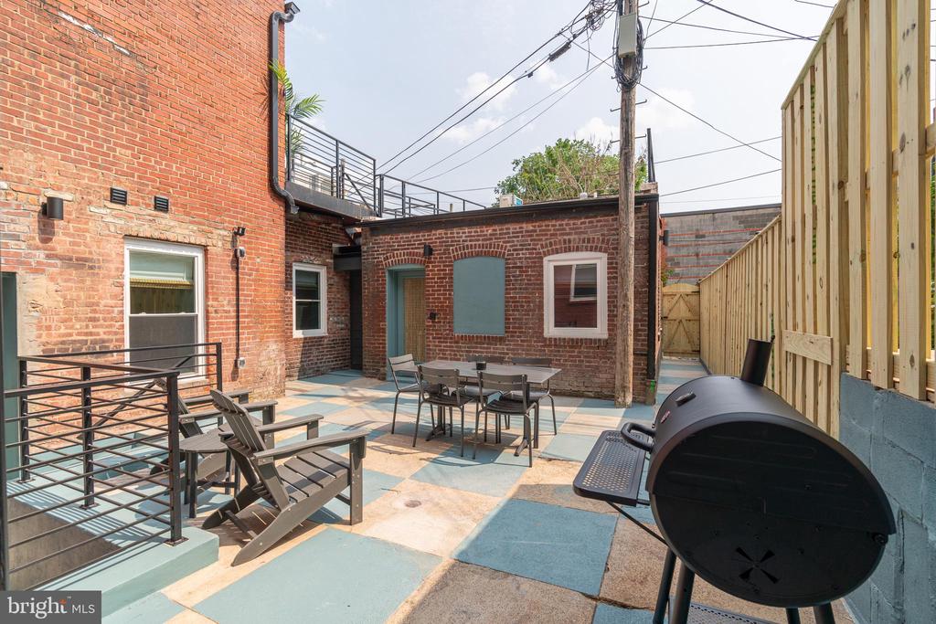 711 G STREET SE