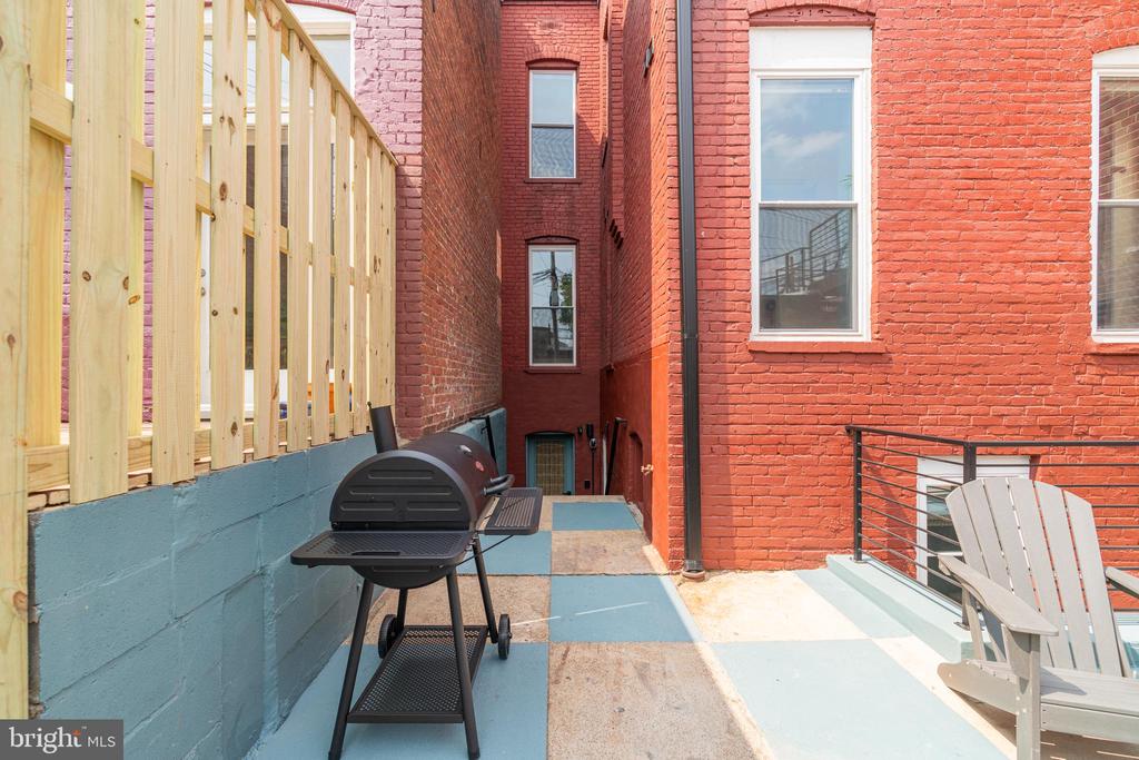 711 G STREET SE