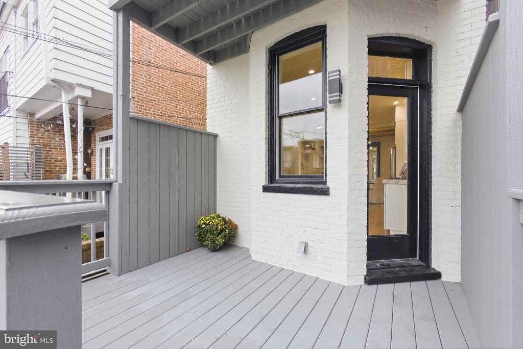 1319 EAST CAPITOL STREET SE