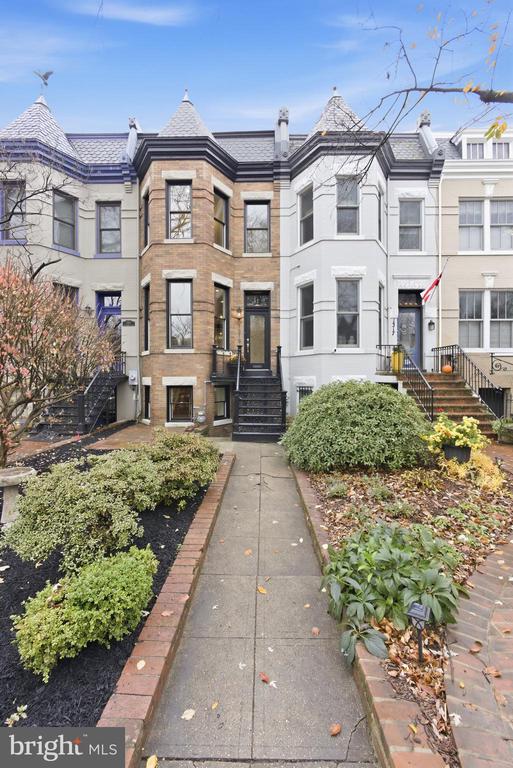 1319 EAST CAPITOL STREET SE