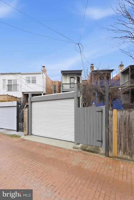 1319 EAST CAPITOL STREET SE