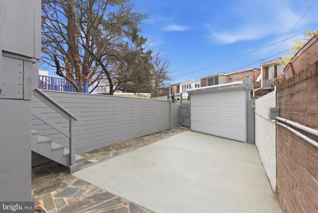 1319 EAST CAPITOL STREET SE