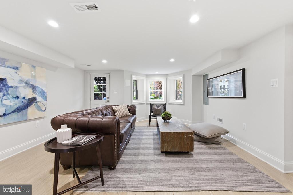 1319 EAST CAPITOL STREET SE