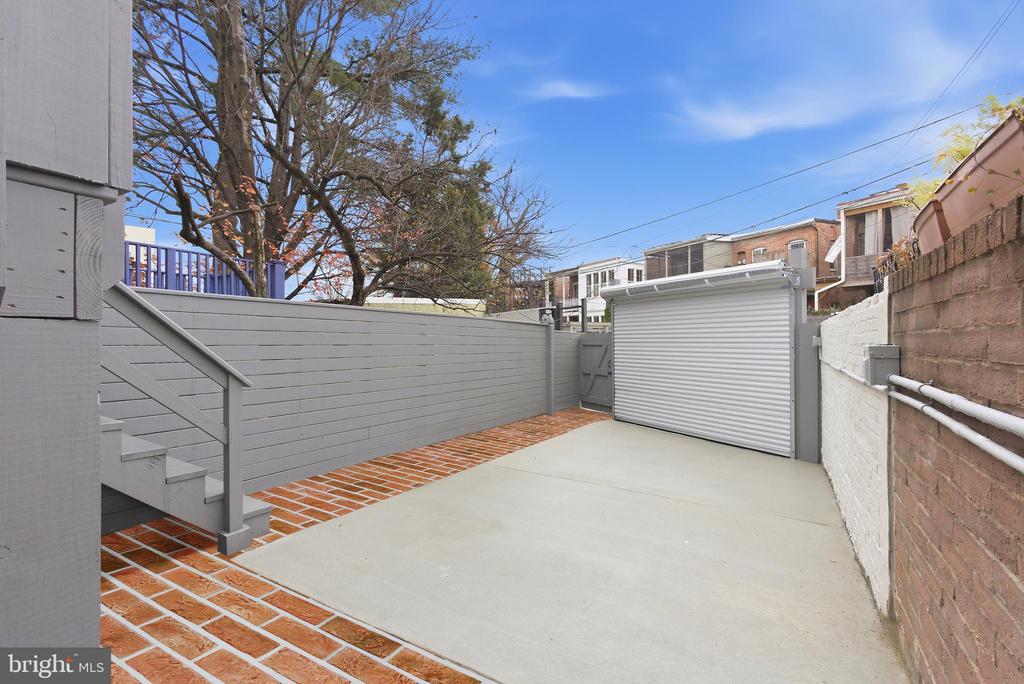 1319 EAST CAPITOL STREET SE