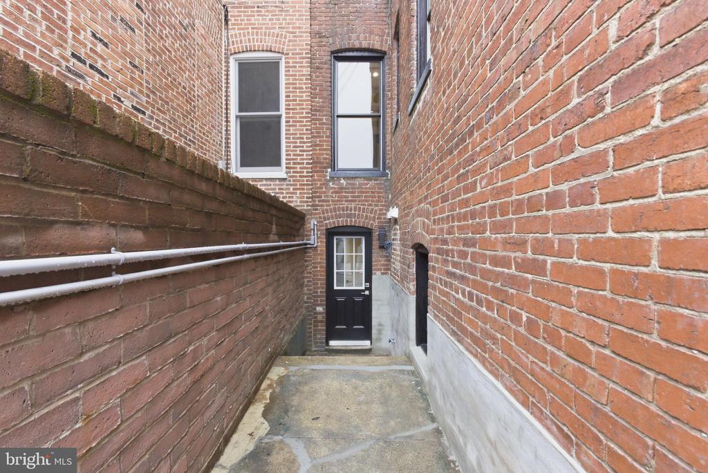 1319 EAST CAPITOL STREET SE