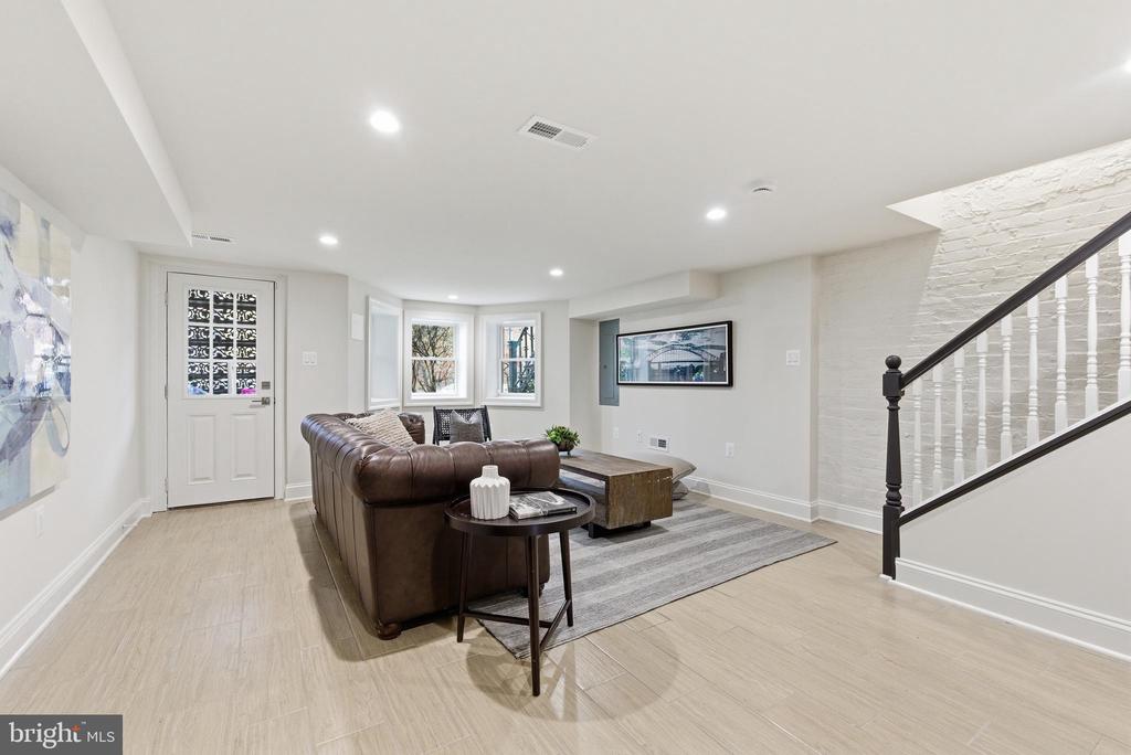 1319 EAST CAPITOL STREET SE
