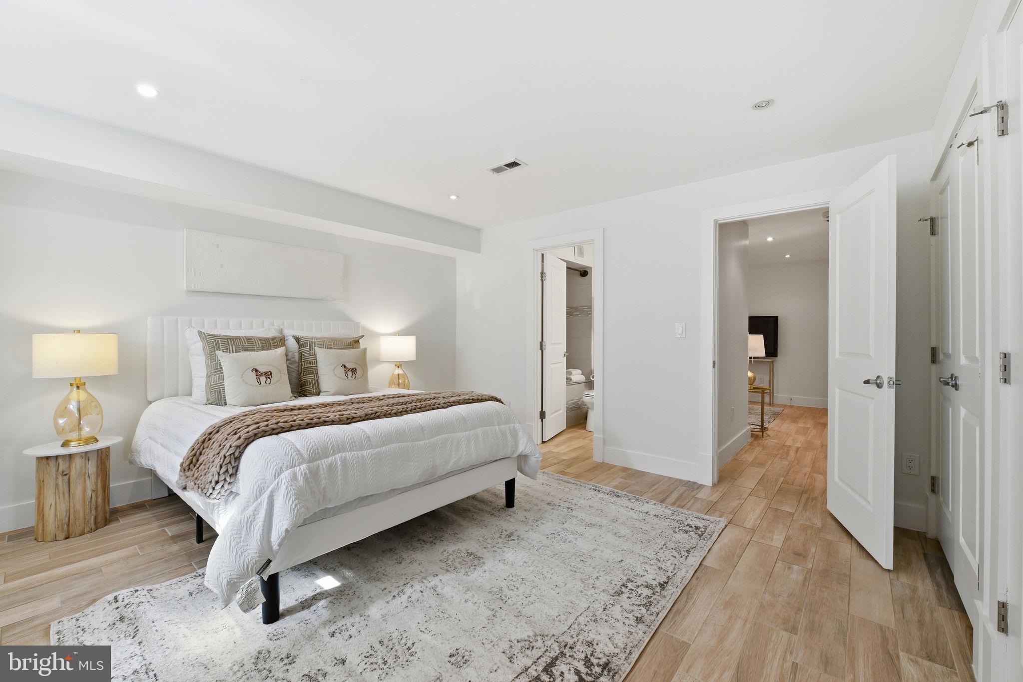 26 Q STREET NE 1
