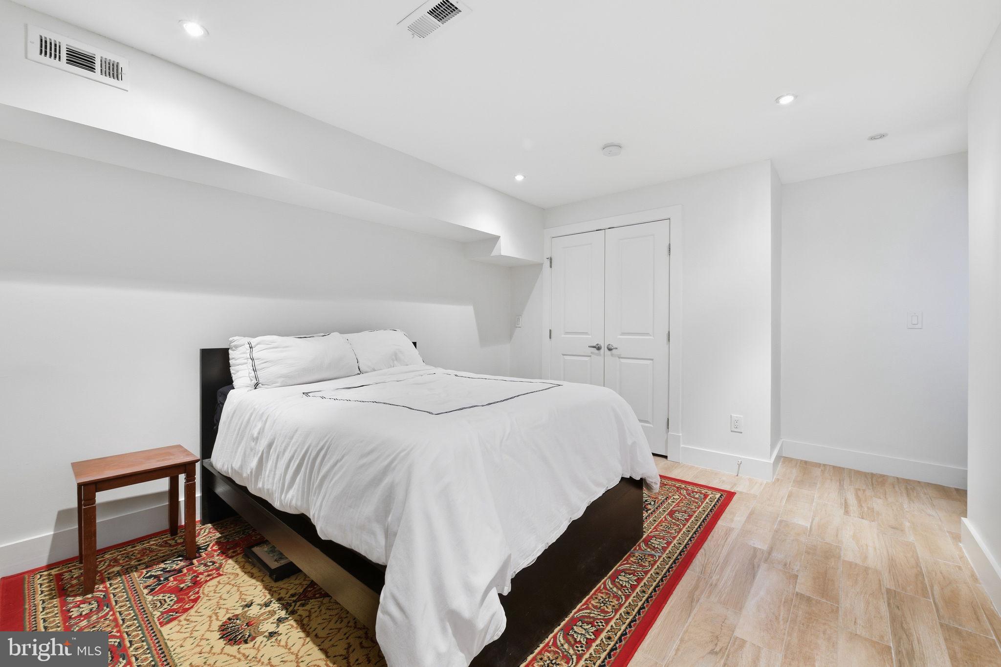 26 Q STREET NE 1