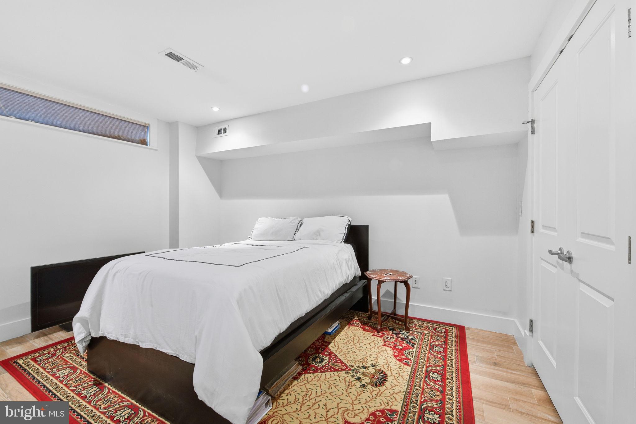 26 Q STREET NE 1