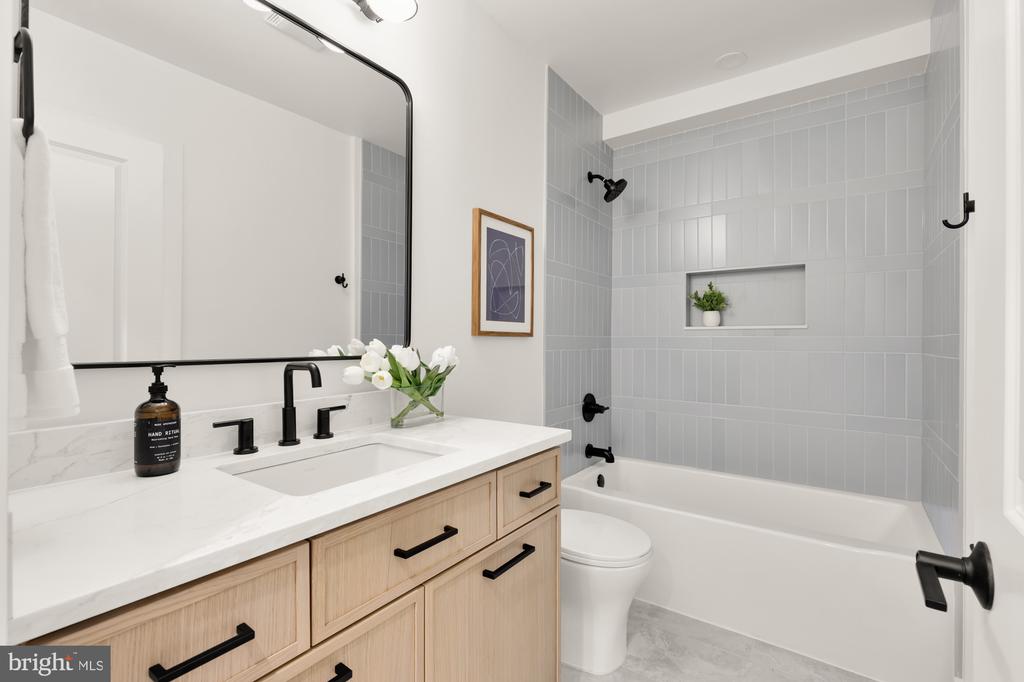 1325 ORREN STREET NE Unit: 3